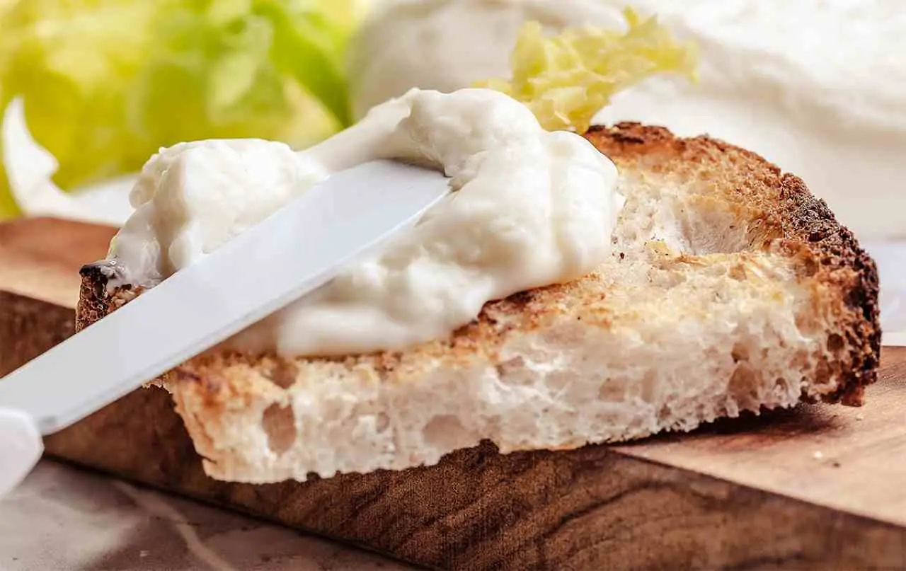 Come conservare il formaggio fresco più a lungo: ecco il “metodo svizzero”